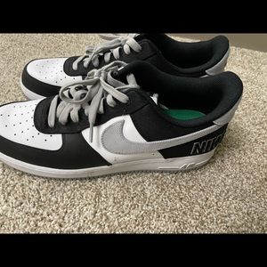 Mens Nike AF1 (Air Force 1’s) size 11.5